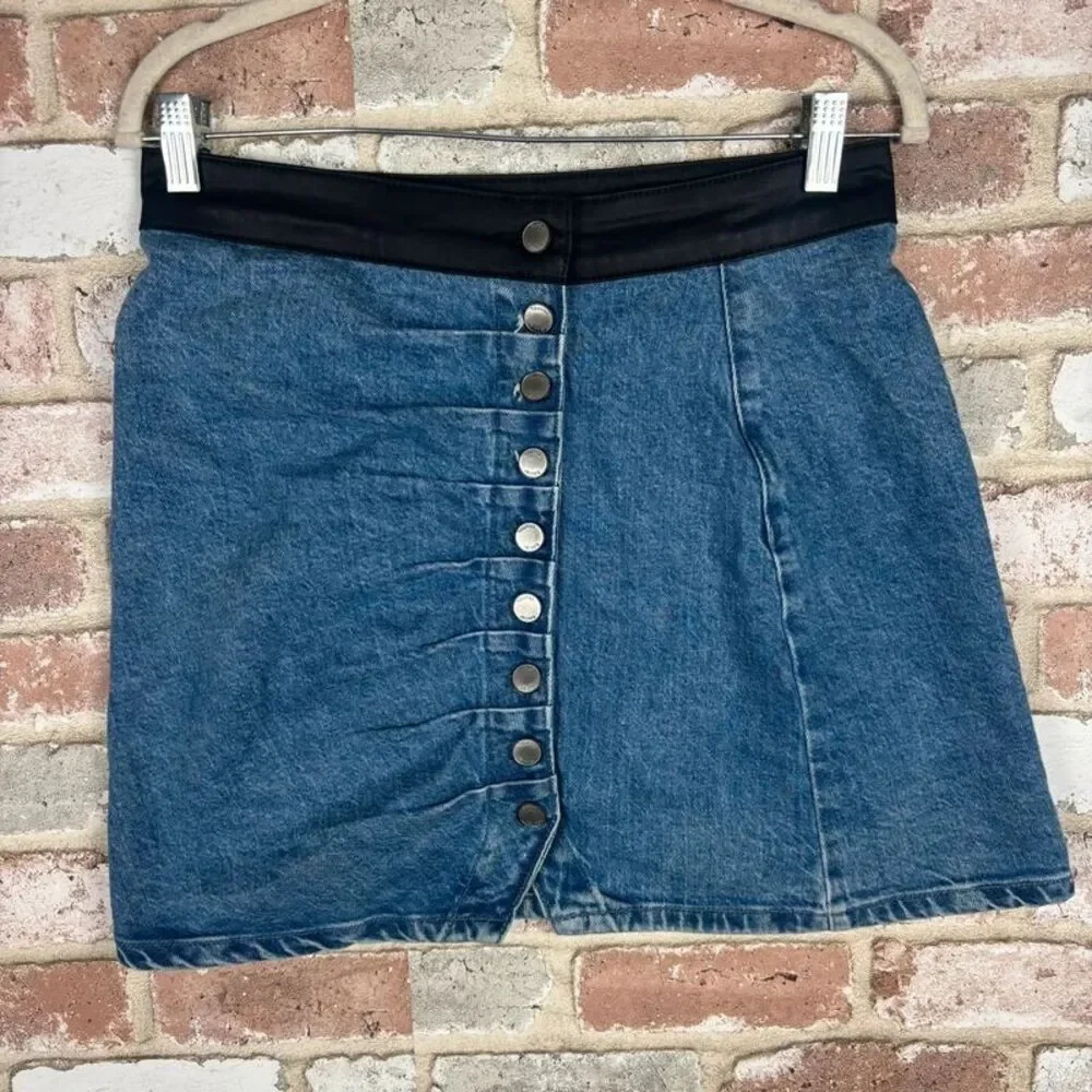 Social tourist mini denim skirt button front